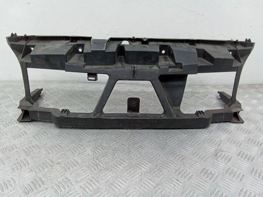 передняя панель (телевизор) Renault Scenic 2  2004