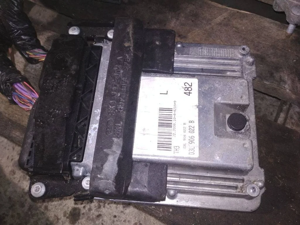 блок управления двигателем Audi A4 B8/8K  2008