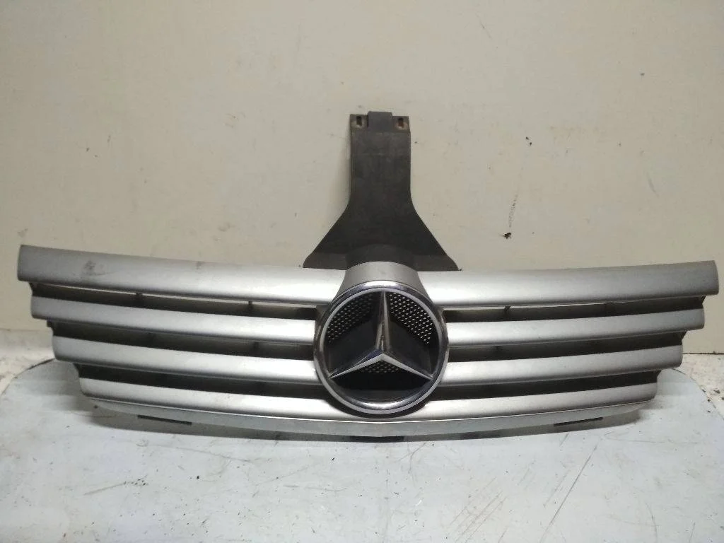 решетка радиатора Mercedes-Benz C W203/S203/CL203  2005