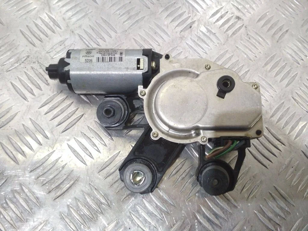моторчик заднего стеклоочистителя (дворника) Volkswagen Touareg  2006