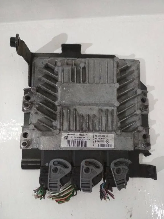 блок управления двигателем Renault Laguna 3  2010