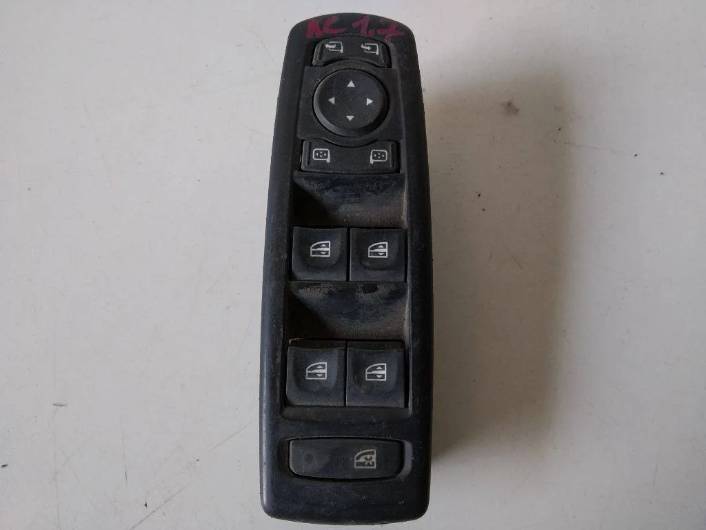 блок управления стеклоподъемниками Renault Laguna 3  2008