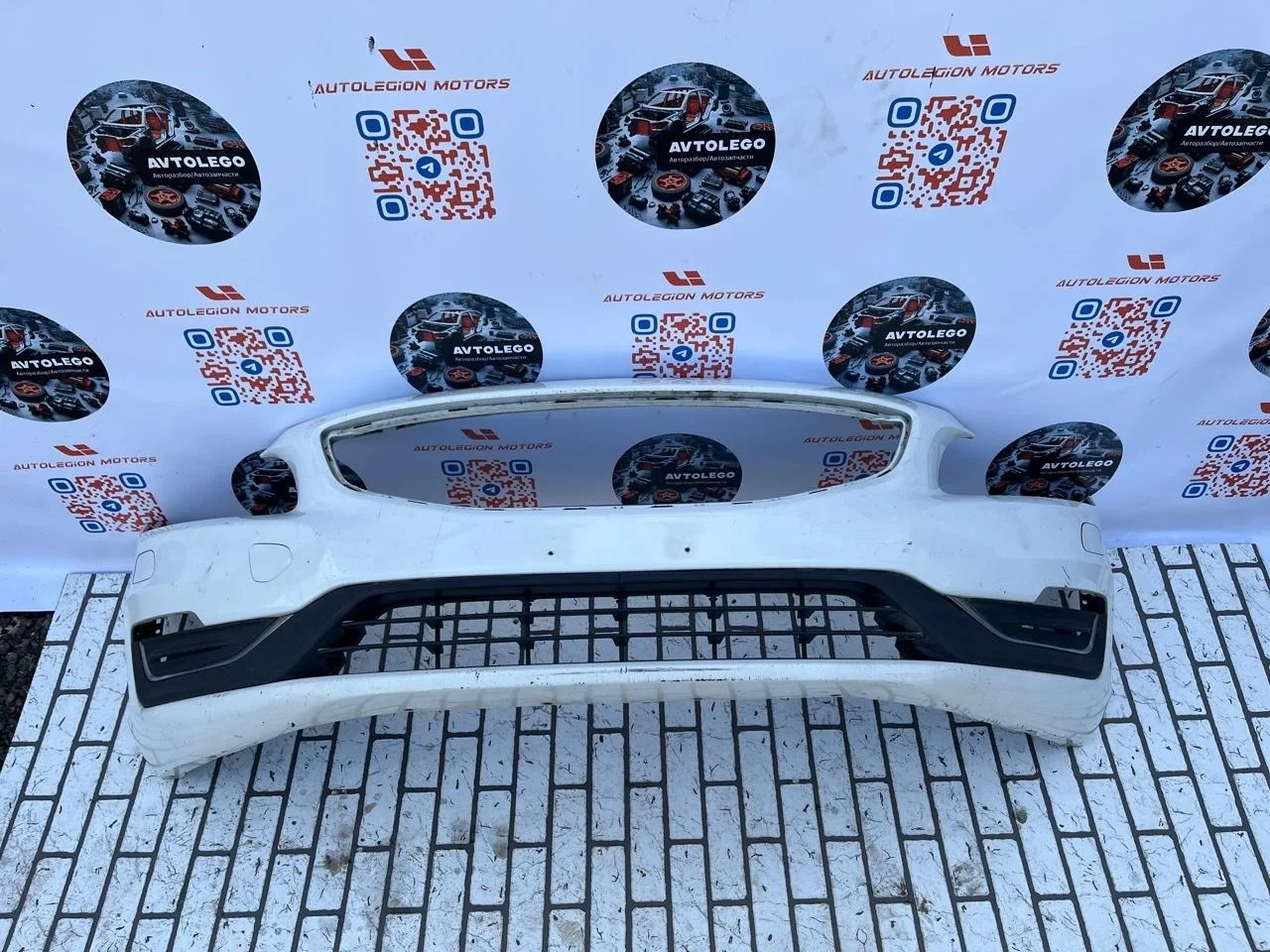 Бампер передний Volvo V60 2016
