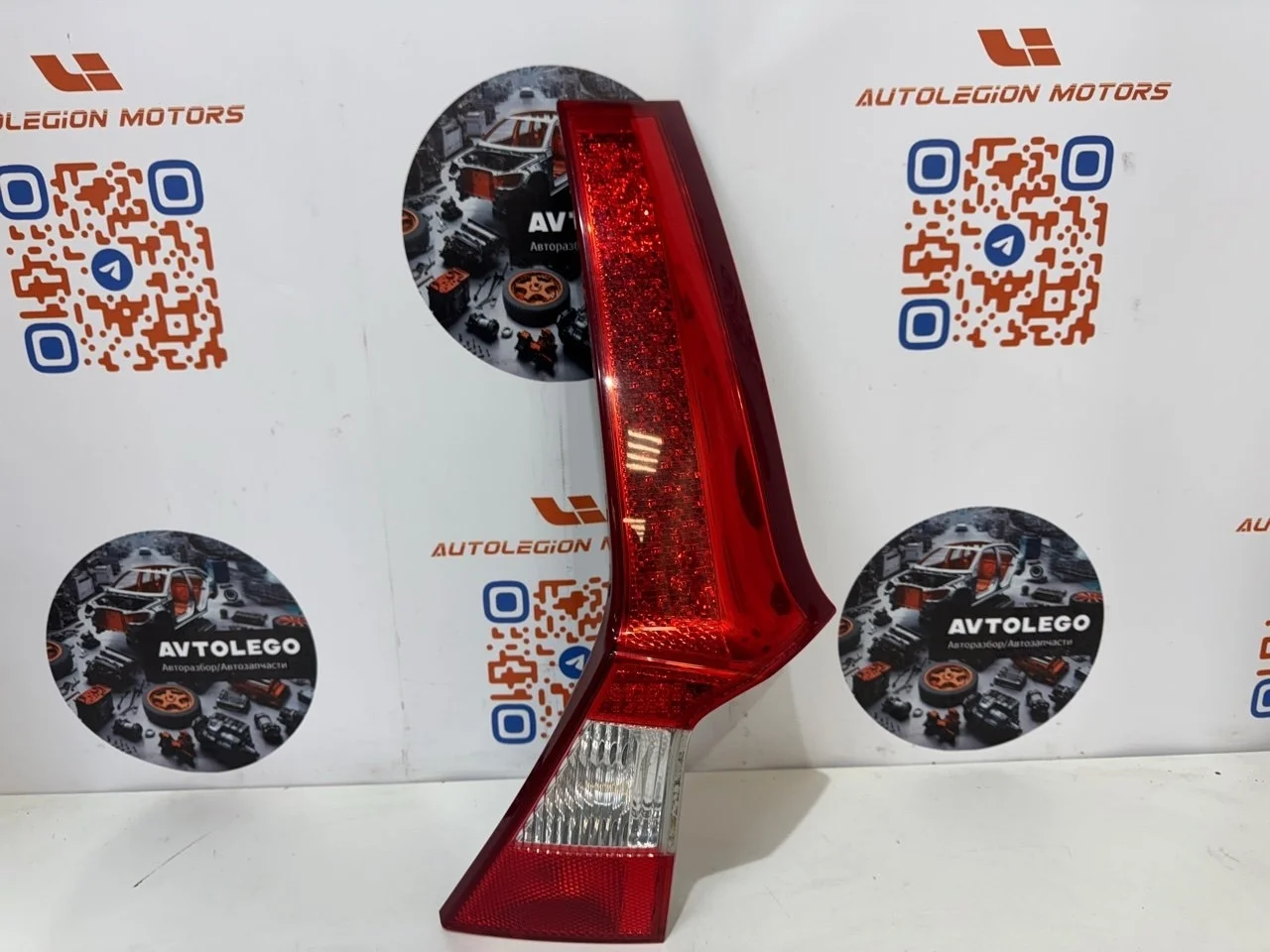 Фонарь в крышку багажника правый Volvo V70 2009 31395069 D4204T