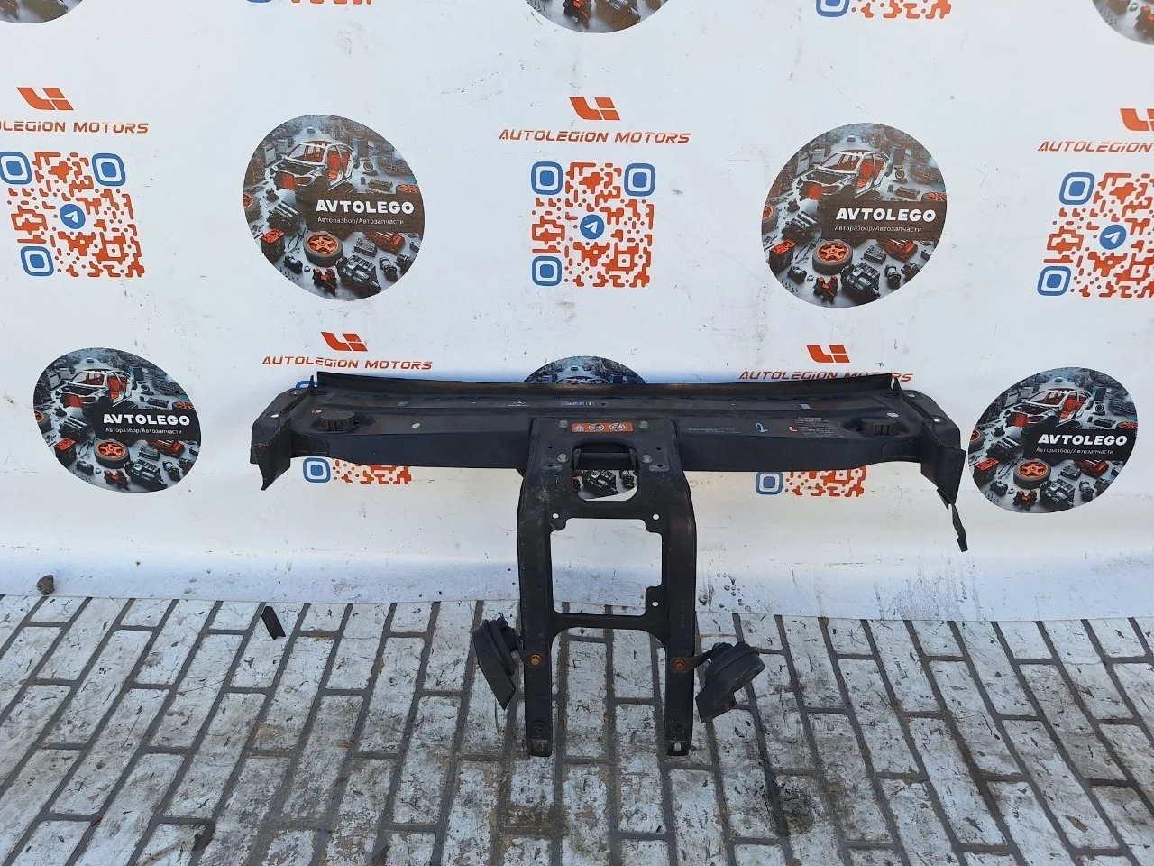 Передняя панель (телевизор) Mercedes benz ML350 2009 W164