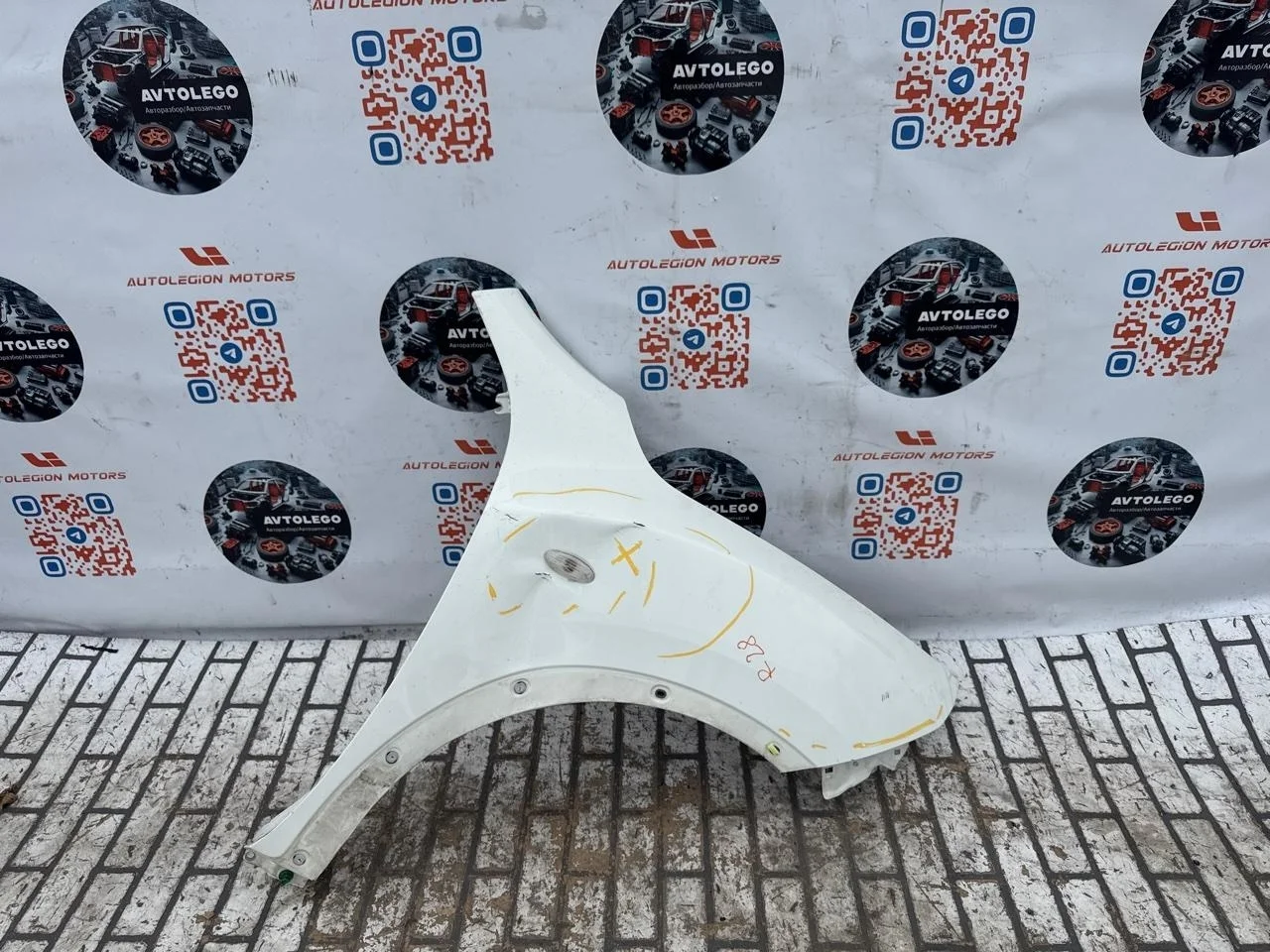Крыло переднее правое Nissan Juke 2010 F15