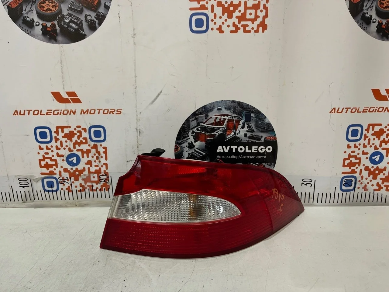 Фонарь правый Skoda Superb 2009
