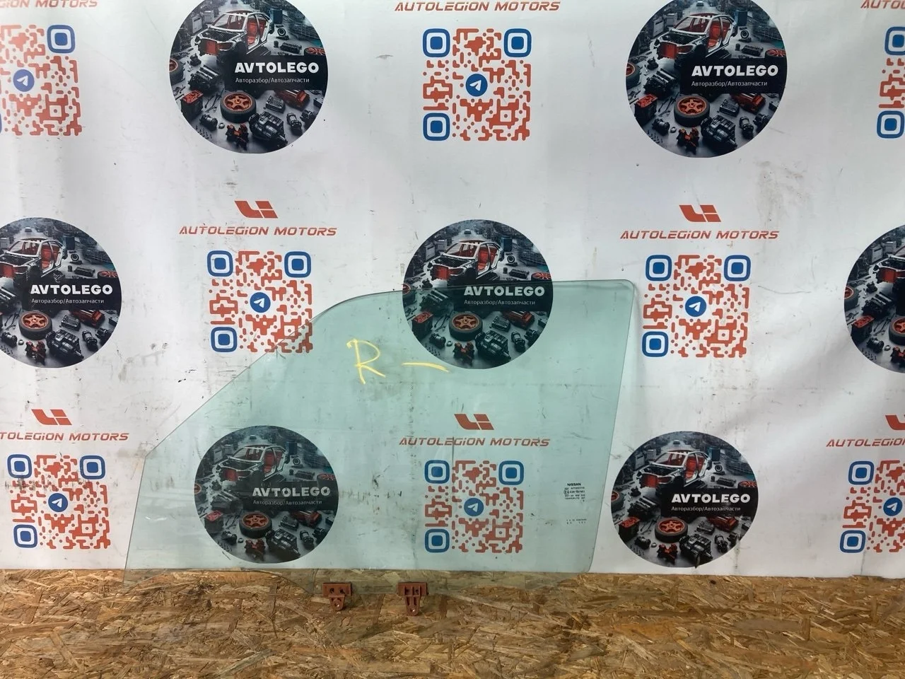 Стекло двери Nissan Juke 2010 F15