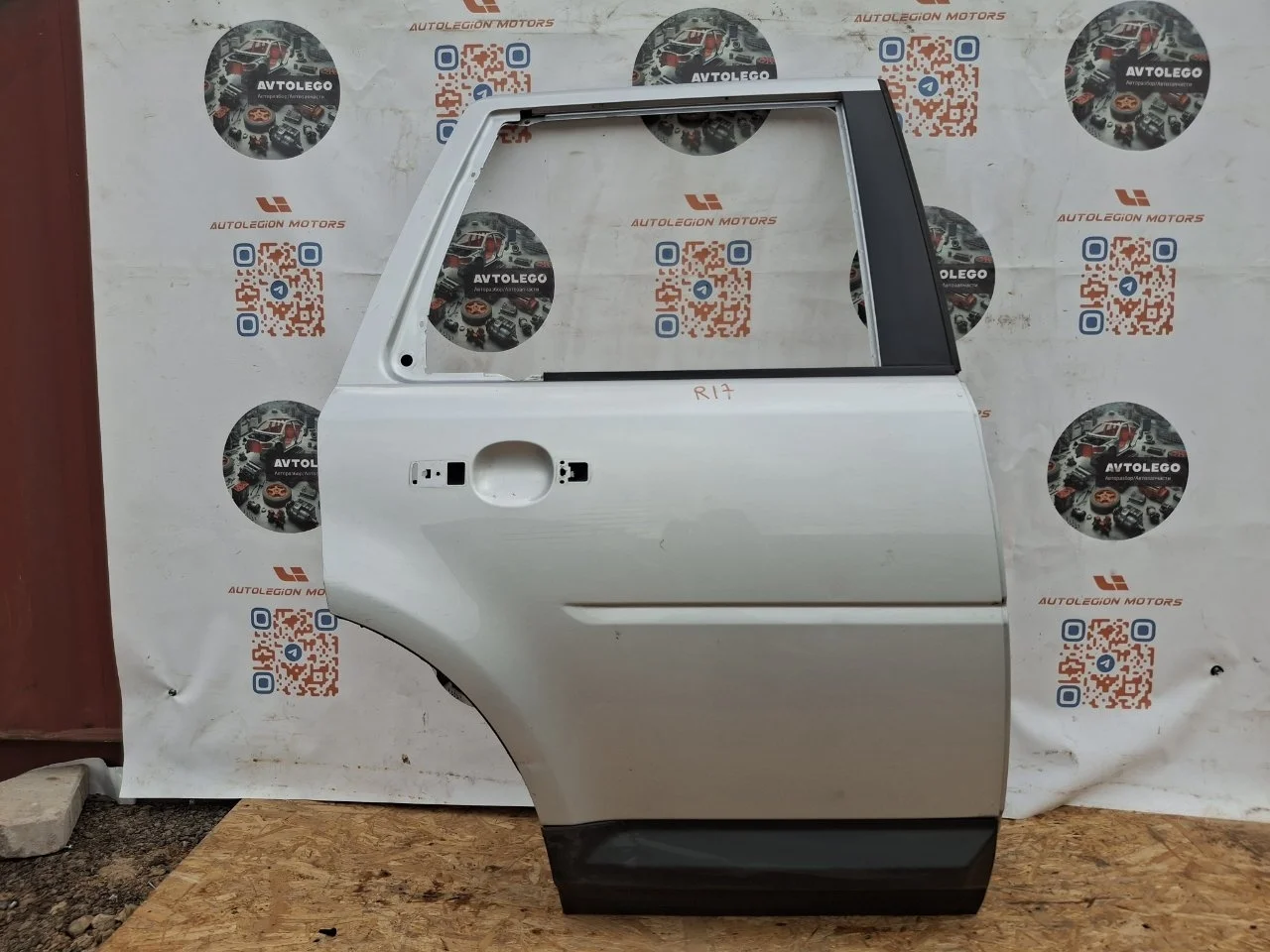 Дверь задняя правая Land Rover Freelander 2009 L359