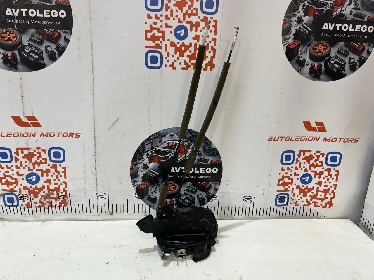 Замок двери задний левый Nissan Murano Z51