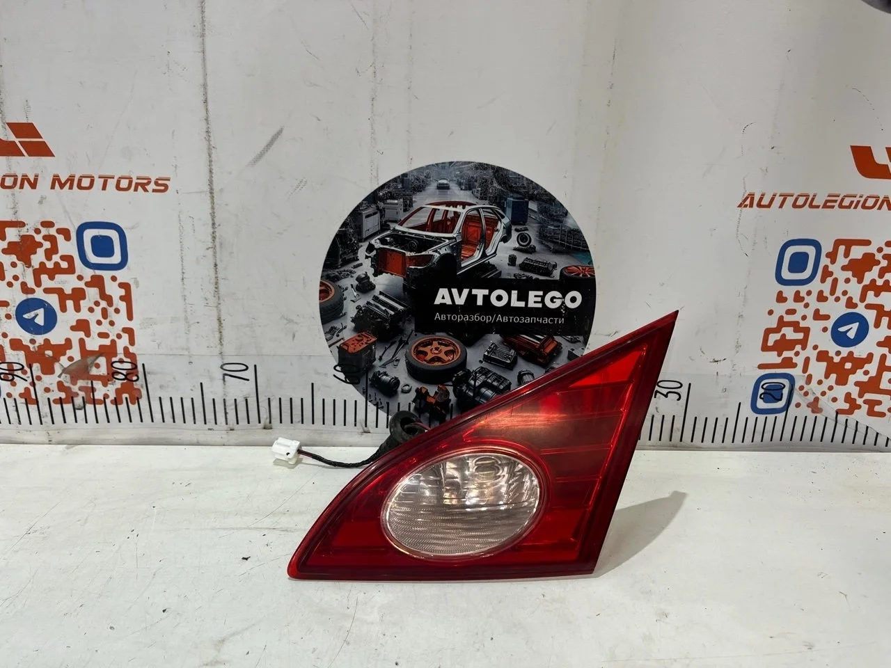 Фонарь в крышку багажника правый Nissan Murano 265401AA1A Z51
