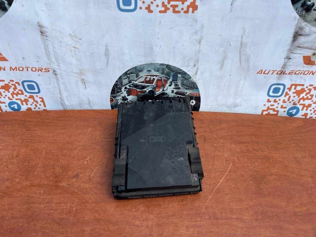 Крышка блока предохранителей VW Tiguan 2011 1K0937132F 1 CCTA