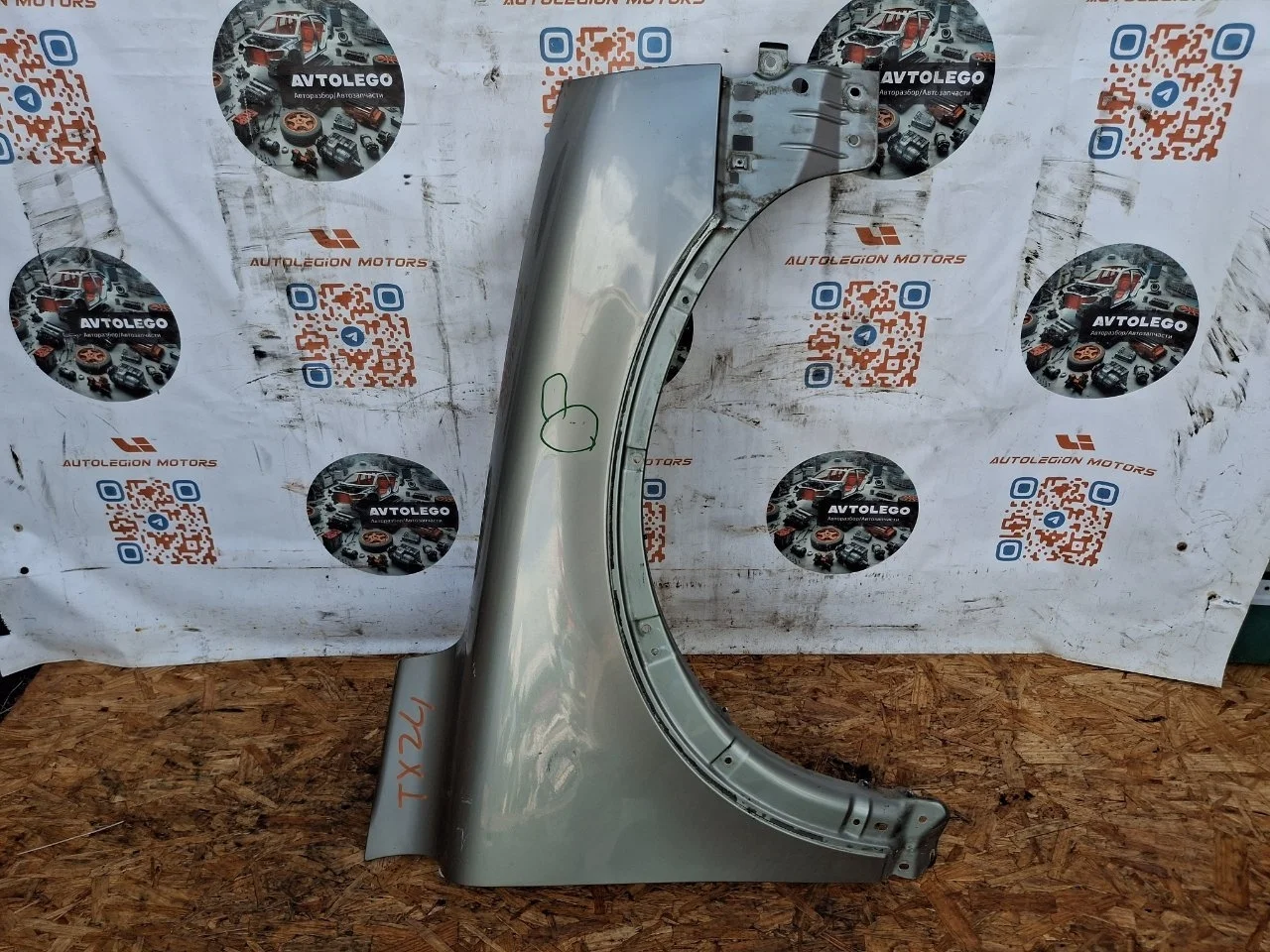 Крыло переднее правое Volvo XC90 2008 30796495 B6324S