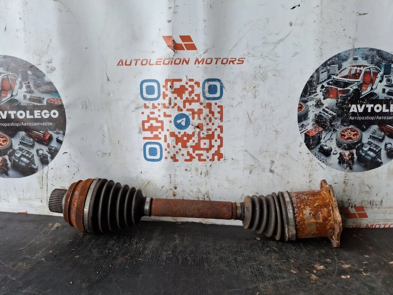 Полуось передняя левая Audi Q5 2010 8R0407271C 8R CALB