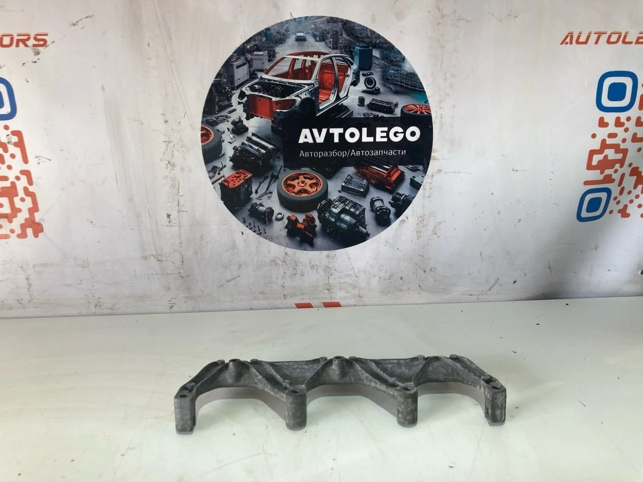 Кронштейн Audi Q5 2010 8R