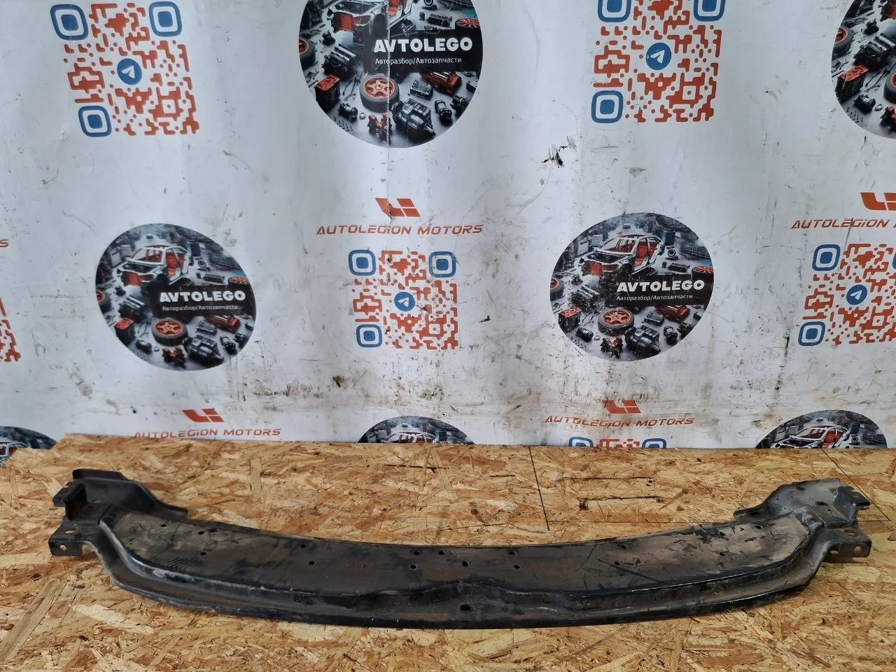 Кронштейн передней панели Infiniti QX56 2012 Z62