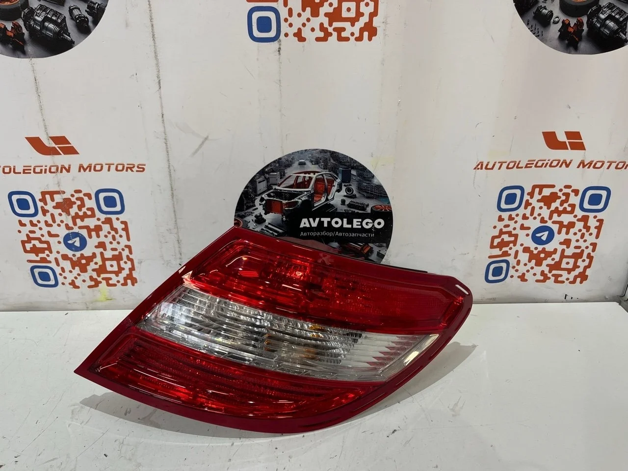 Фонарь правый Mercedes benz C300 2011 W204