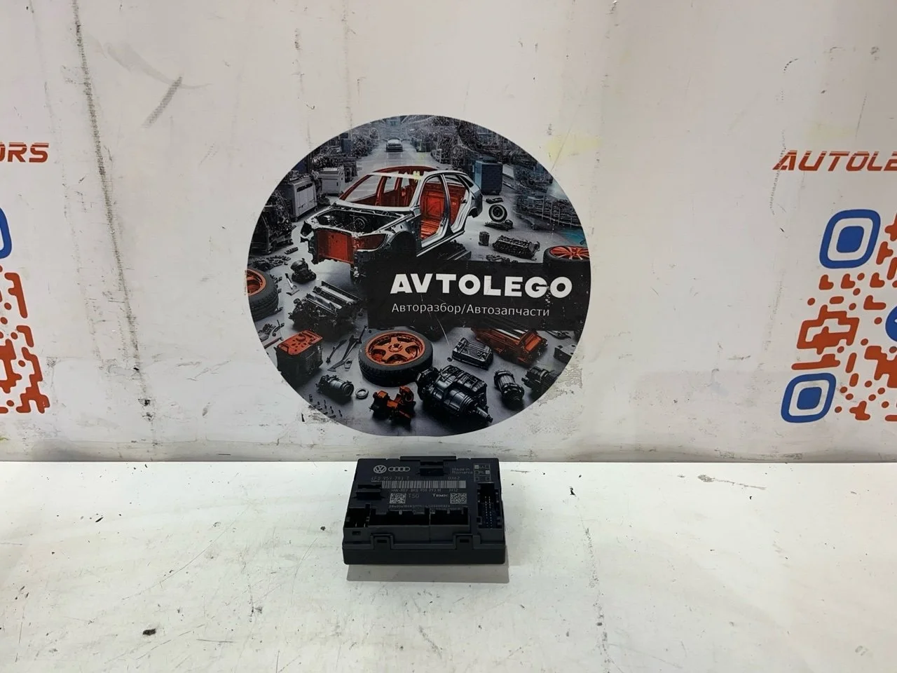 Блок комфорта Audi Q7 2011 4F0959793T 4L CJWC, передний левый