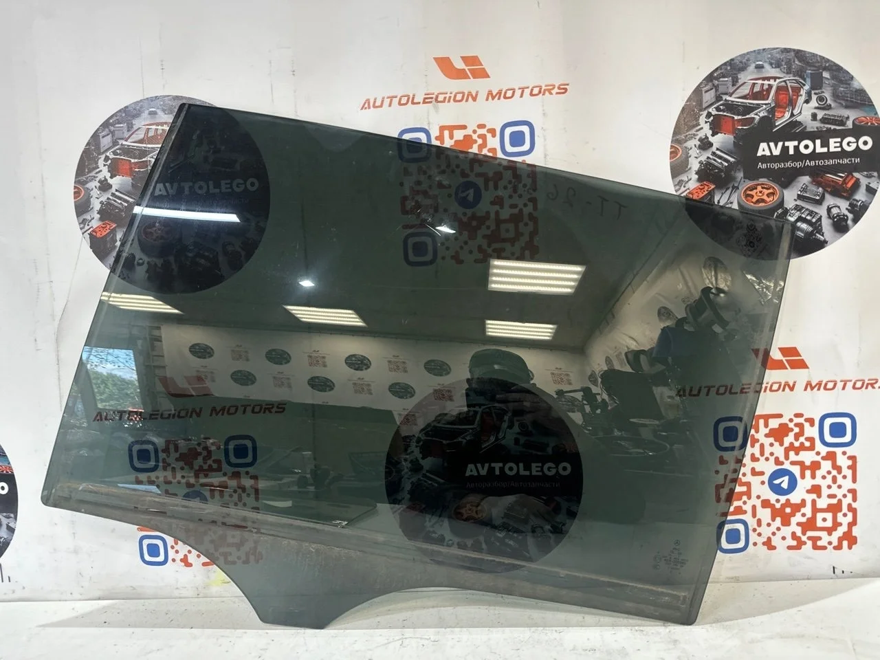 Стекло заднее левое Mercedes benz R350 2008 W251