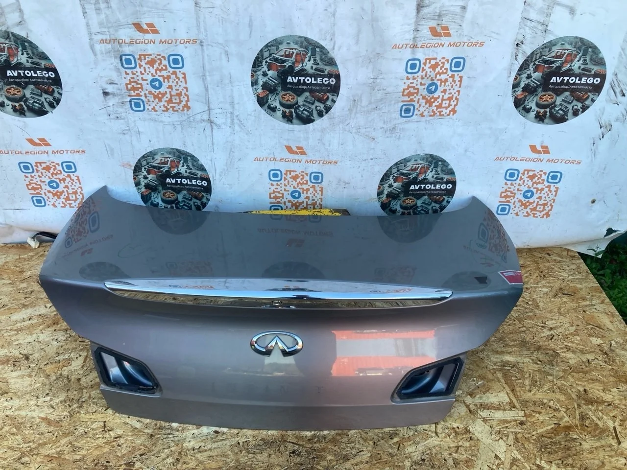 Крышка багажника Infiniti G35 2007 V36