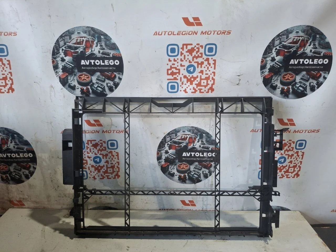 Кронштейн передней панели Mercedes benz S550 2011 W221