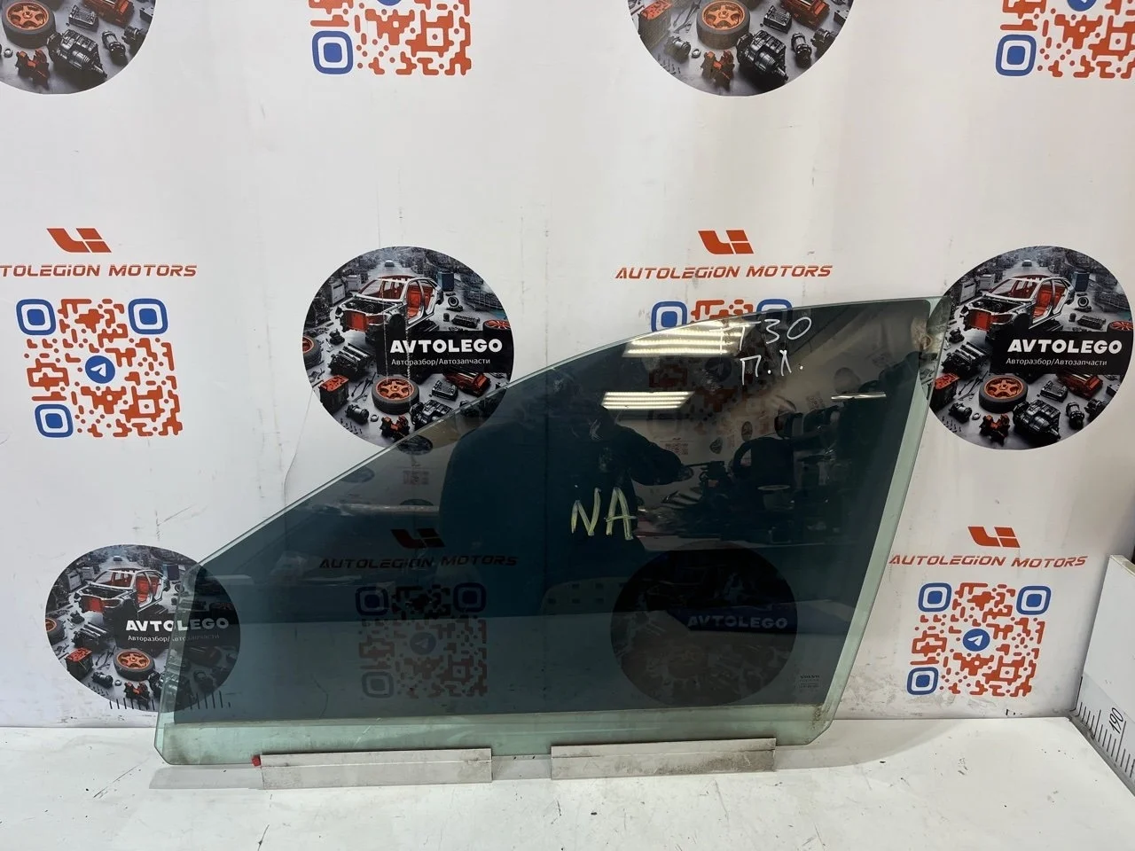 Стекло переднее левое Volvo XC90 2009 30779414 B8444S