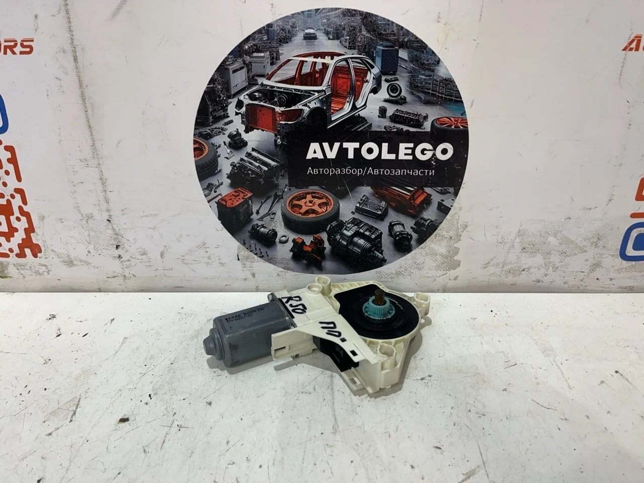 Моторчик стеклоподъемника передний правый Audi A6 2010 8T0959802B C6 CAHA