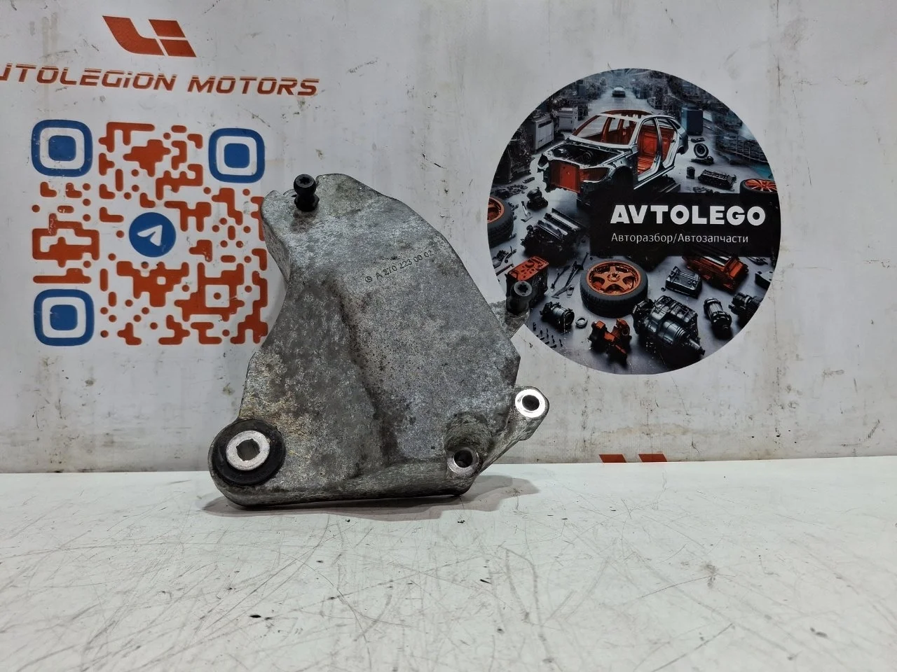 Кронштейн Mercedes benz A180 2013 A2702230002 W176 270.910