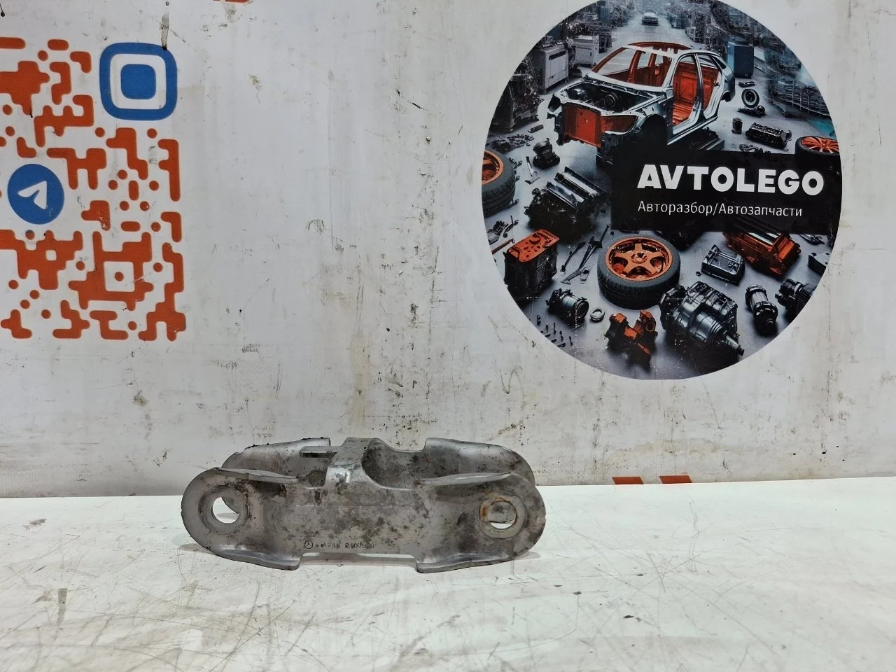 Кронштейн Mercedes benz A180 2013 A2462400809 W176 270.910