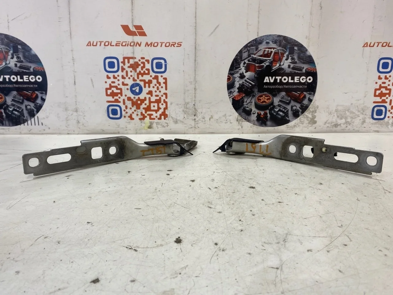 Петли капота Audi Q7 2011 4L0823301 4L CJWC
