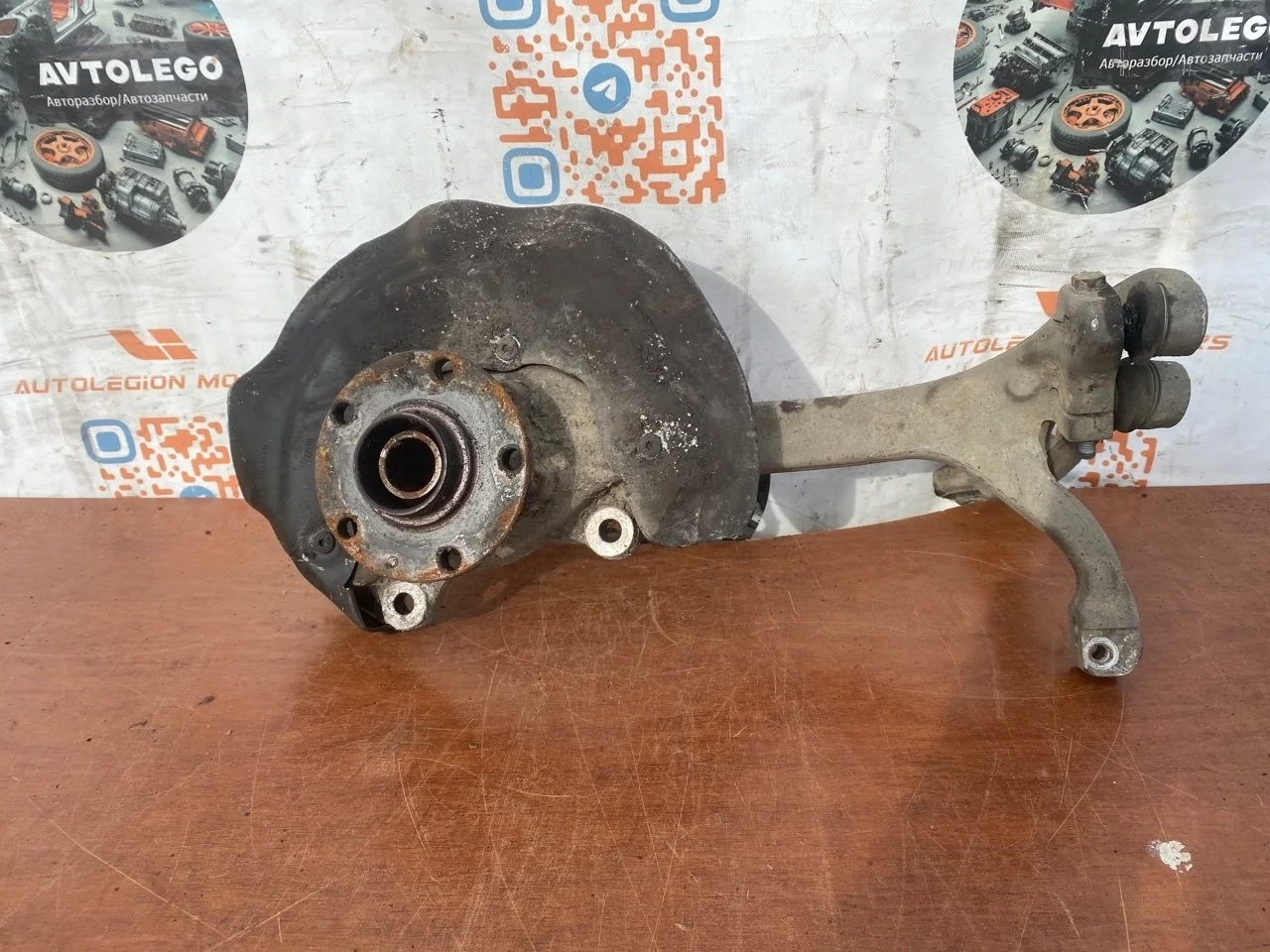 Кулак передний левый Audi A6 2010 4F0407253G C6 CAHA