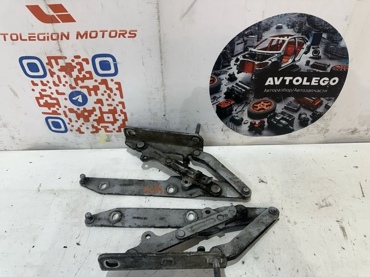 Петли капота Land Rover Discovery 2010 LR018696 L319 306DT