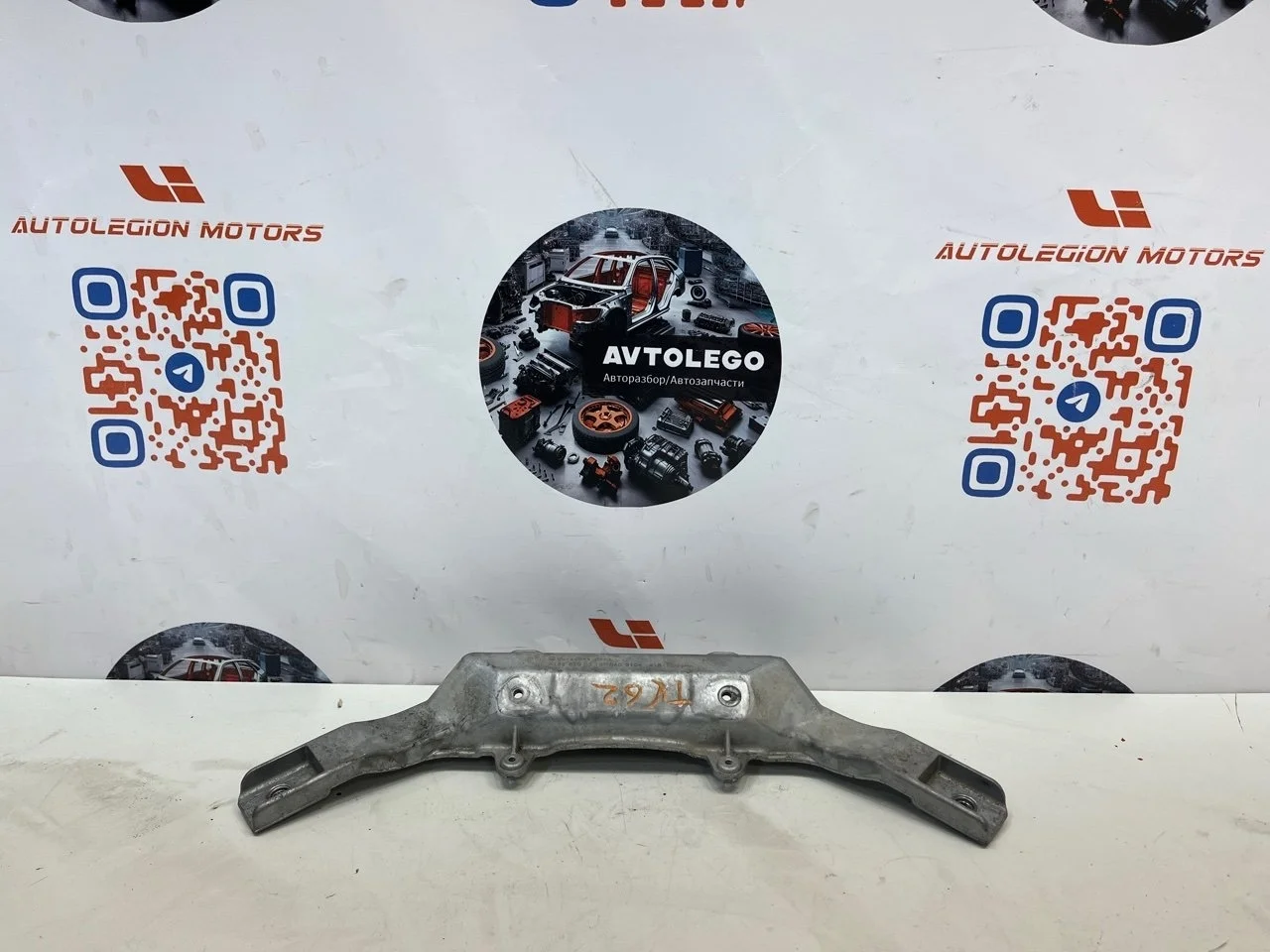 Кронштейн радиатора Mercedes benz GL450 2013 X166
