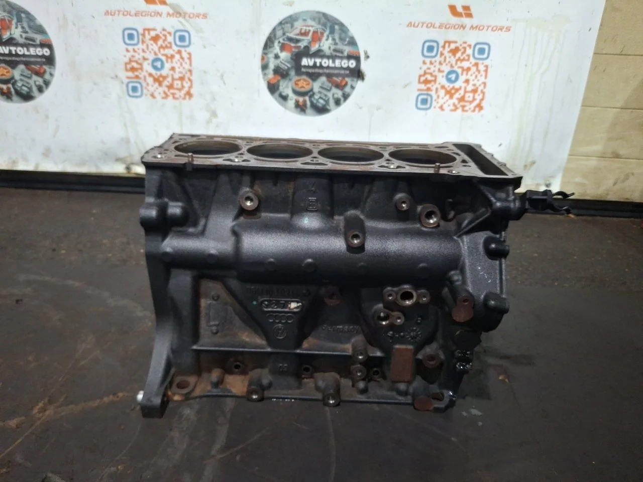 Блок цилиндров Audi A4 2010 06H100035H B8 CAEB