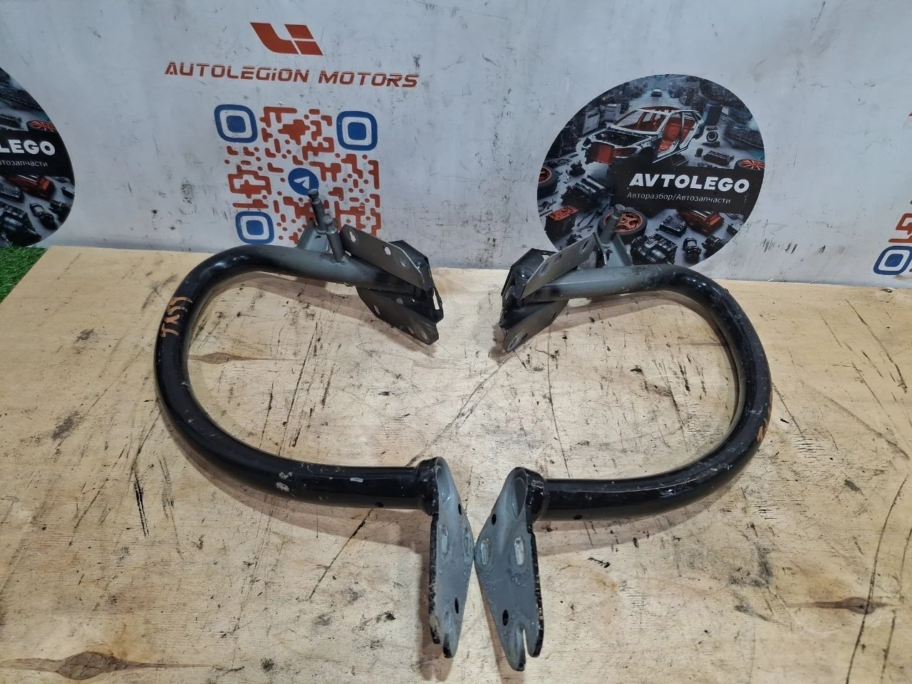 Петли багажника Audi A4 2010 8K5827301J B8 CAEB