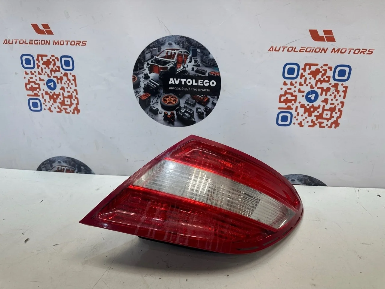 Фонарь Mercedes benz C300 2009 W204