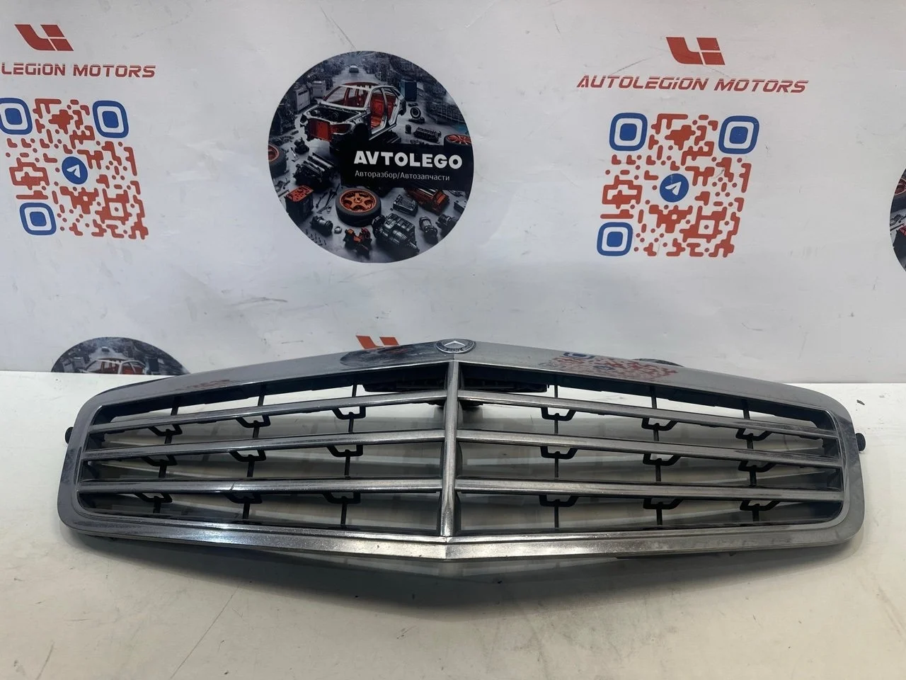 Решетка радиатора Mercedes benz E350 2011 W212