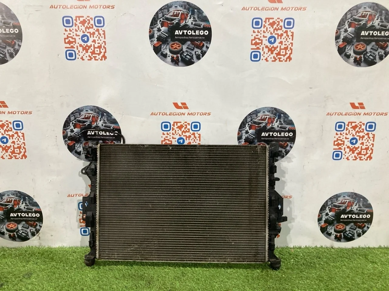 Радиатор охлаждения двигателя Land Rover Discovery Sport 2015 L550