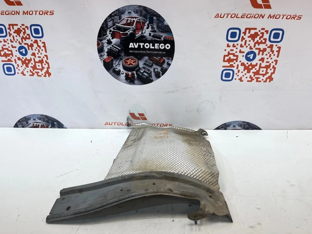 Тепловой экран Mercedes benz C300 2009 A2046800122 W204 272.947