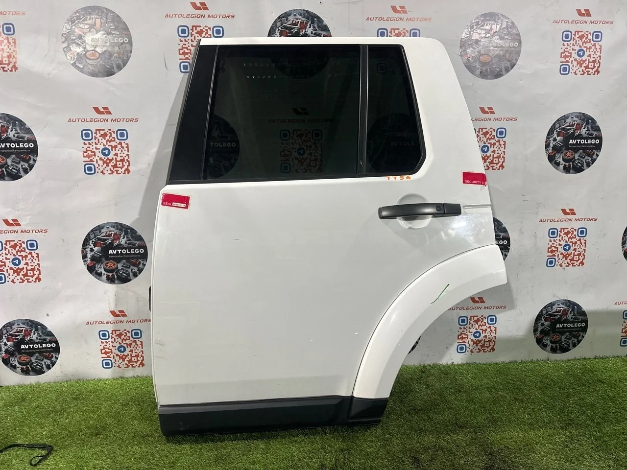 Дверь задняя левая Land Rover Discovery 2016 L319