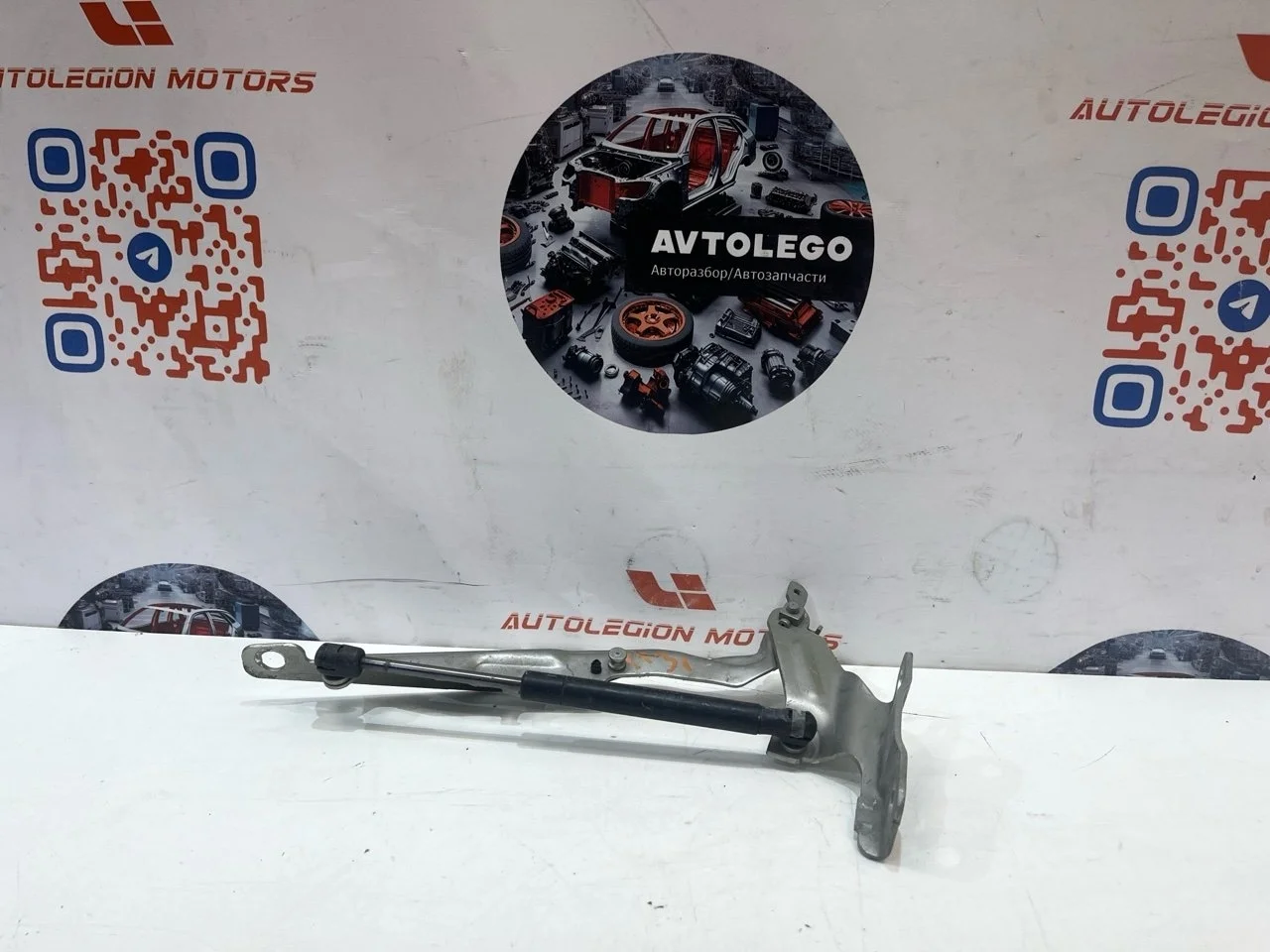 Петля капота Volvo XC60 2016 31385814 B4204T9, левая