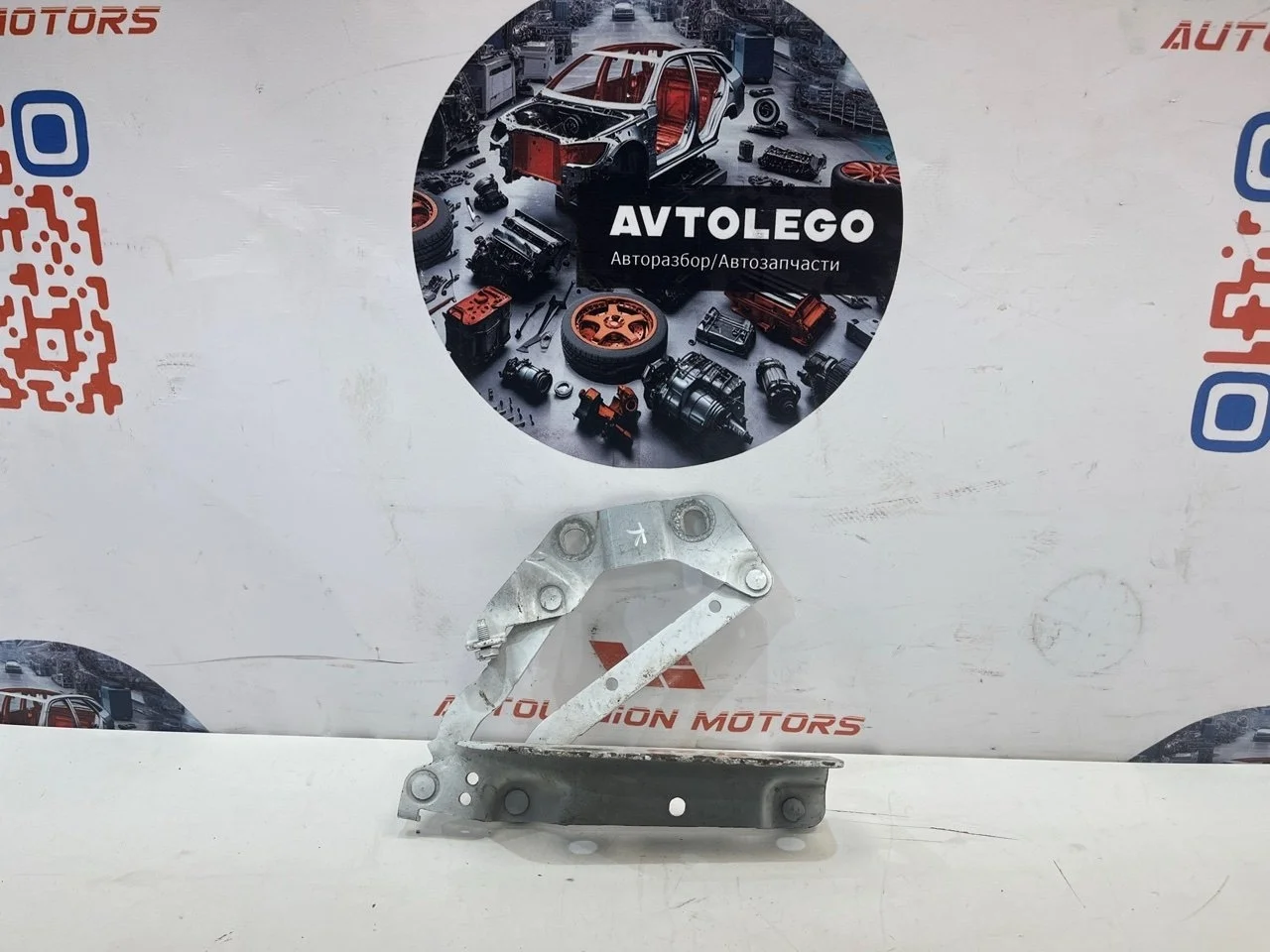 Петля капота Land Rover Range Rover Evoque 2012 LR001565 L538 240PS, левая