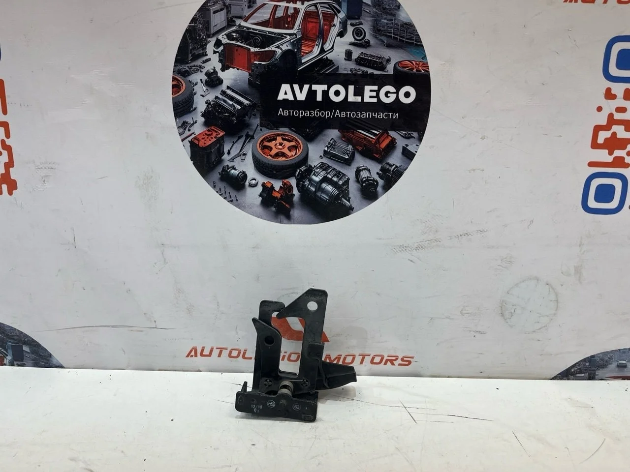 Крючок капота Mercedes benz E350 2011 W212