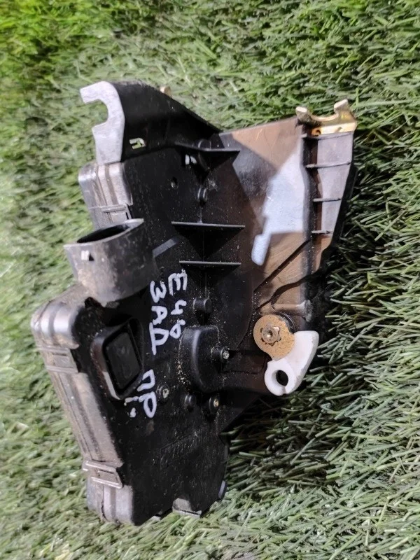 Замок двери BMW 320i E46