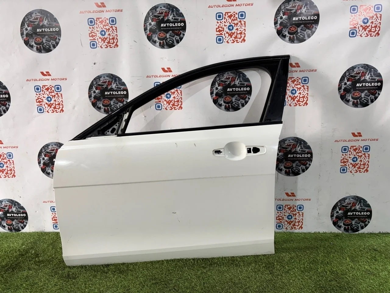Дверь передняя левая Jaguar XE 2015 T4N2633 X760 204DTD MID