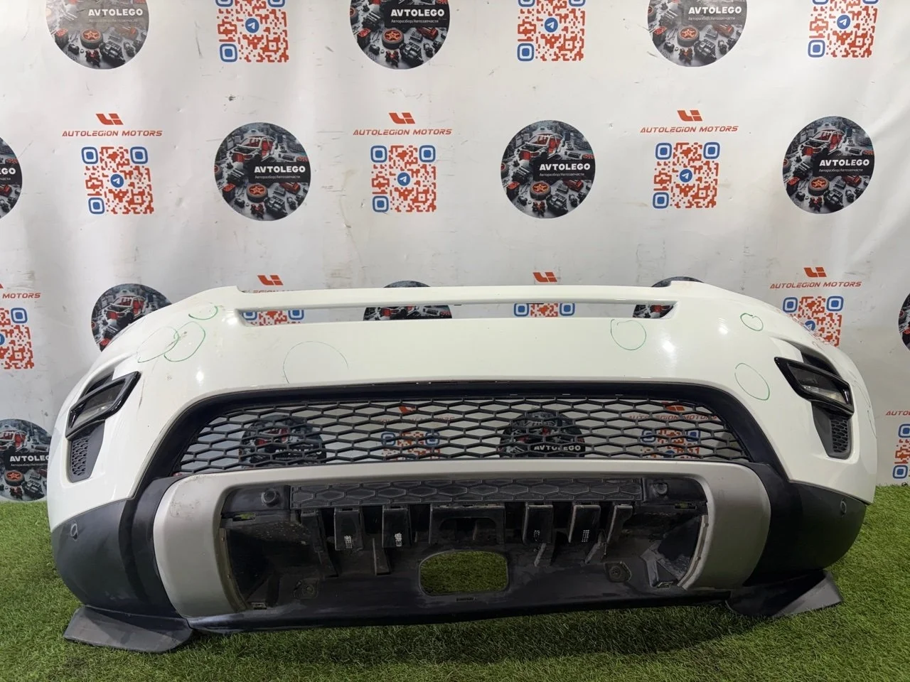 Бампер передний Land Rover Discovery Sport 2016 L550