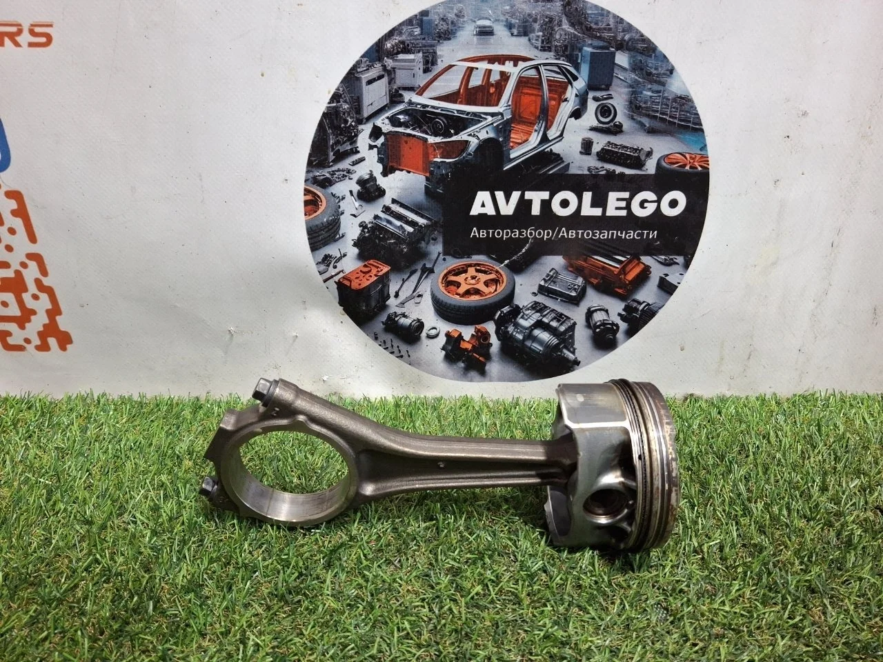 Поршень с шатуном Land Rover Discovery 2014 L319