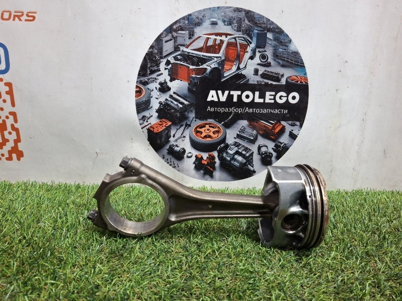 Поршень с шатуном Land Rover Discovery 2014 L319