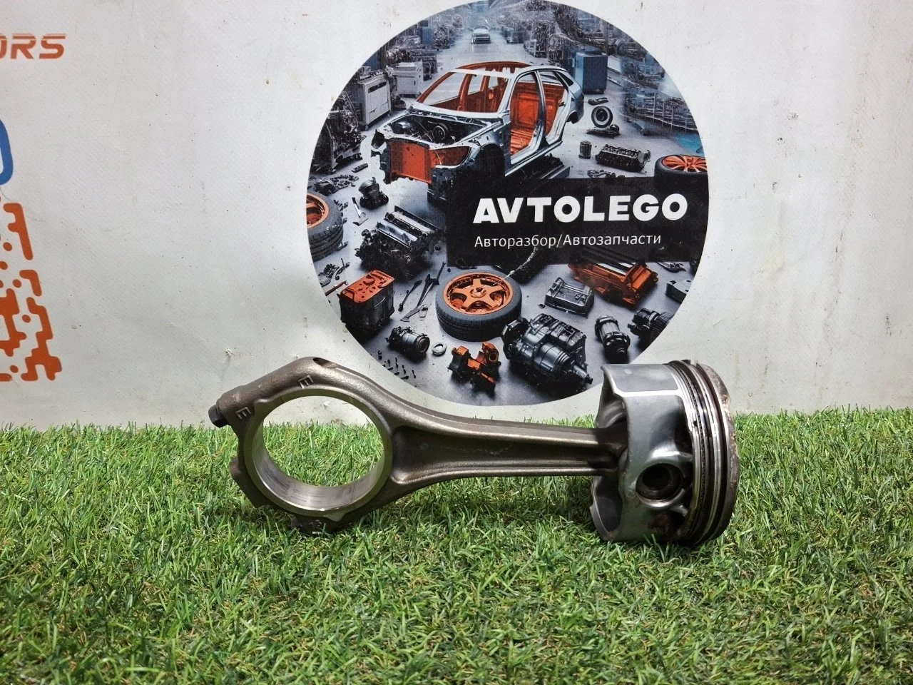Поршень с шатуном Land Rover Discovery 2014 L319