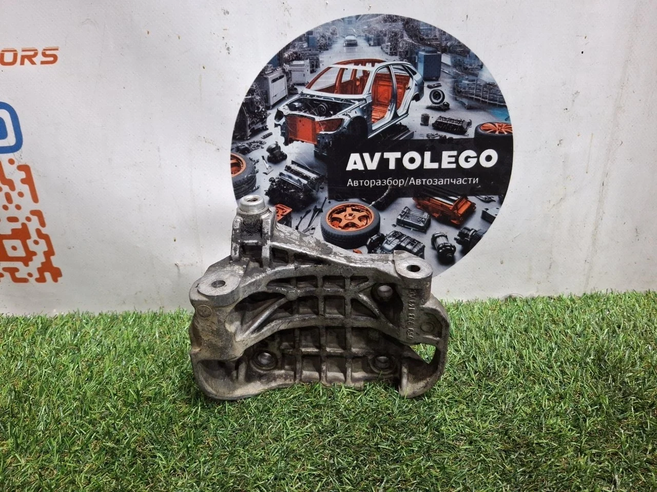 Кронштейн Audi Q7 2010